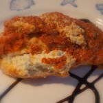 Kurczak faszerowany kozim serem pieczony w czerwonym pesto