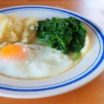 Sezonowy obiad czyli purée z młodym szpinakiem i jajkiem.