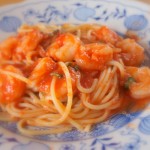 Proste spaghetti z sosem pomidorowym i krewetkami i day after