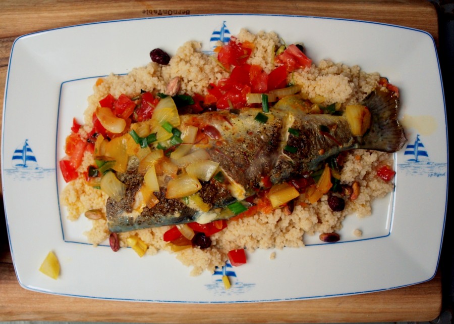 Ryba po marokańsku w szafranie, z kuskusem i salsą, wg Jamiego Olivera