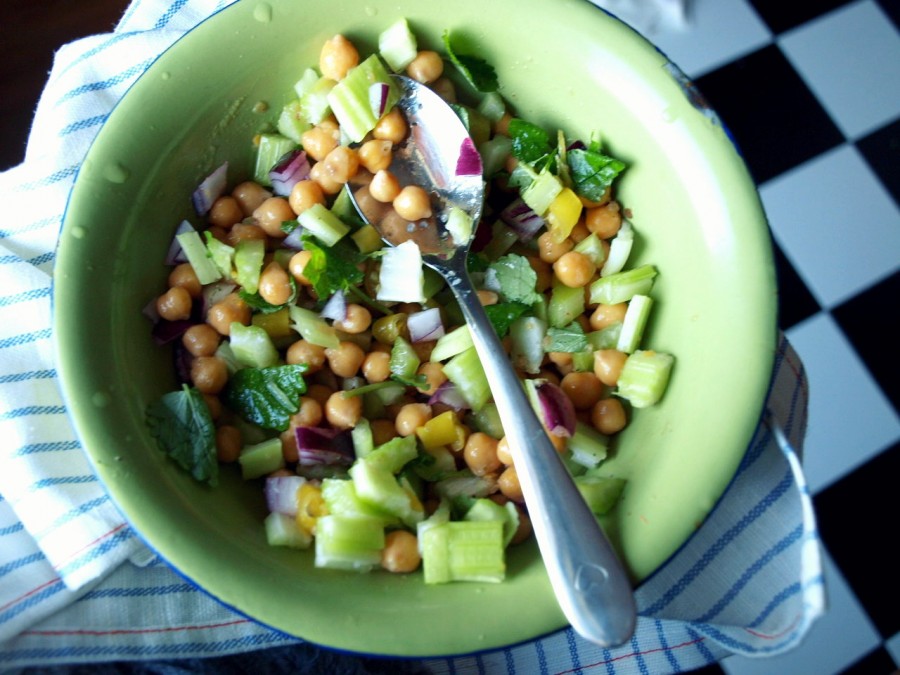 Okropnie zdrowy i wegetariański obiad - falafel i kuskus z warzywami