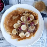 Śniadanie/lancz dla dla dbających o linię i aktywnych – naleśnik z “dobrej mąki” z bananem i tahiną