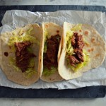 Sałatka z kapusty, mięso bbq i taco
