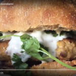 Burger z indyka z grillowanymi morelami – video